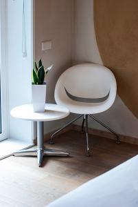 eenpersoonskamer_zithoek_asgard_hotel