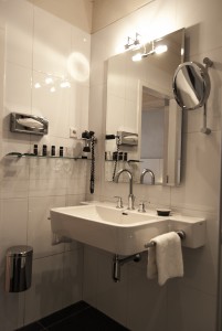 Asgard_Hotel_Groningen_badkamer