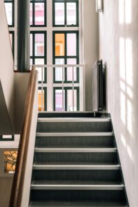 Trappenhuis met lichtinval Asgard Hotel